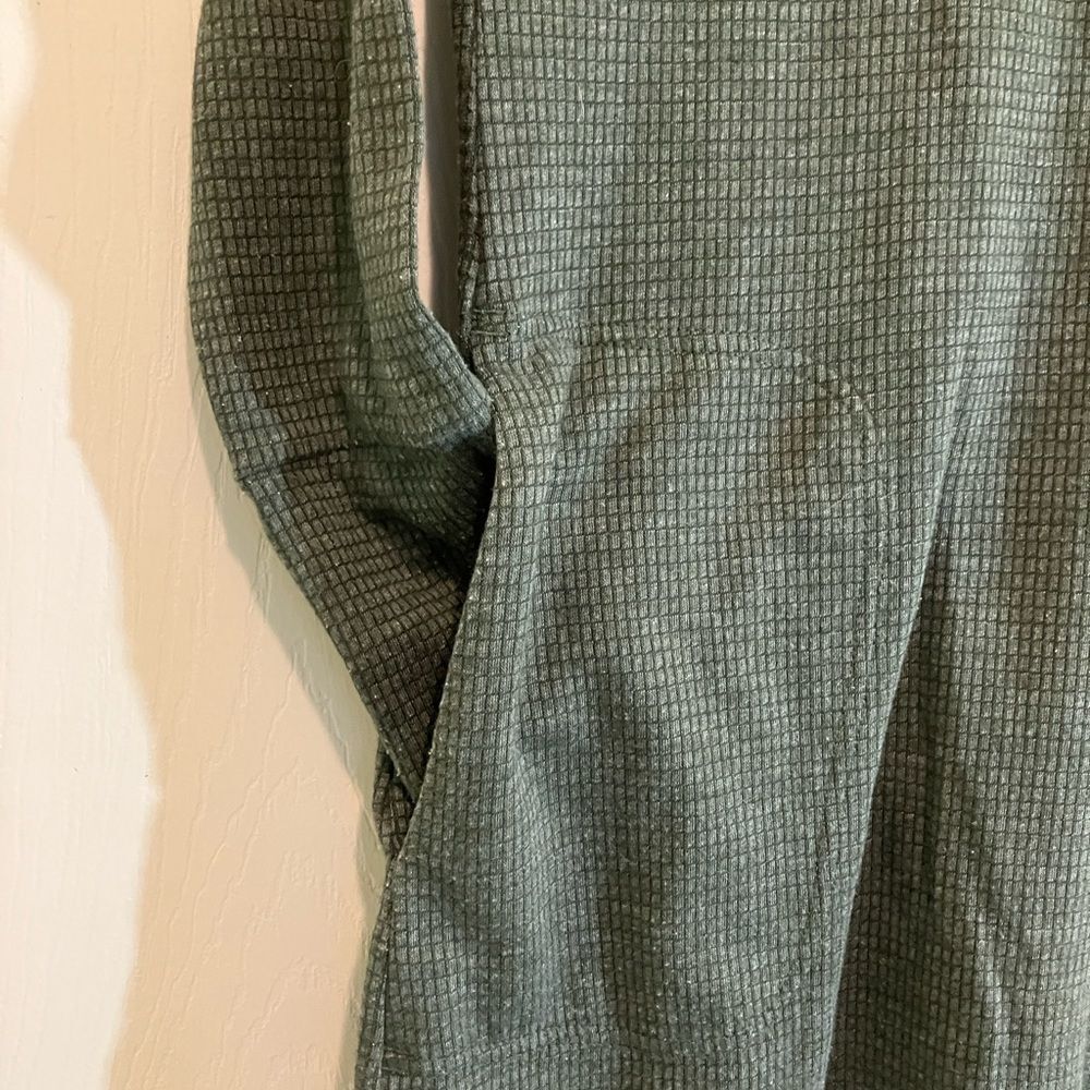 Mountain Khakis, long sleeve, pockets, green, excellent condition, size small - Picture 2 of 4